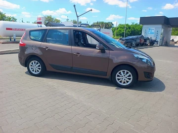 Авто Renault 4 2011 № 8978886