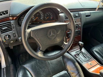 Авто Mercedes E Серия 1995 № 8978956