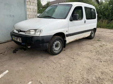 Авто Peugeot 1007 1999 № 8979008