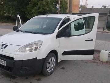 Авто Peugeot Partner 2008 № 8979228
