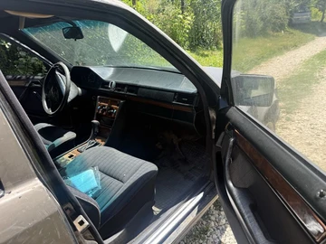 Авто Mercedes W124 1988 № 8979283