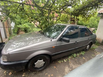 Авто Volkswagen Passat Sedan 1992 № 8982208