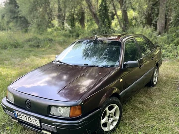Авто Volkswagen Passat Sedan 1989 № 8982364
