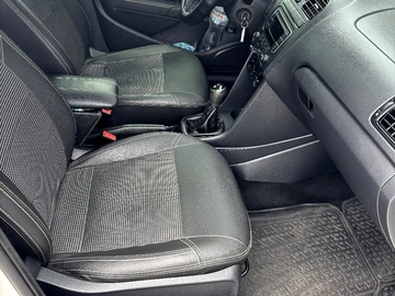 Авто Volkswagen Polo 2013 № 8983107
