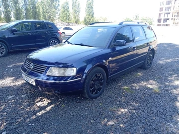 Авто Volkswagen Passat Variant 2000 № 8984400