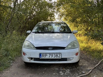 Авто Ford Focus 2000 № 8984832