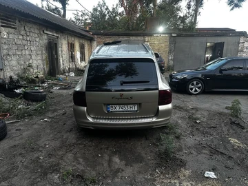 Авто Porsche Cayenne 2006 № 8988085