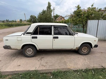 Авто ВАЗ 2107 1994 № 8989002