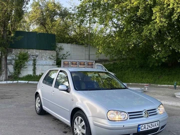 Авто Volkswagen Golf 2000 № 8989235