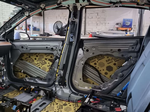 Авто Tesla Model Y 2023 № 7433674 | фото 2 з 4