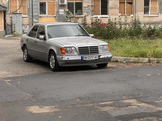 Mercedes E-Class 1993 купити в Україні, ціна 3400$ - Автопошук